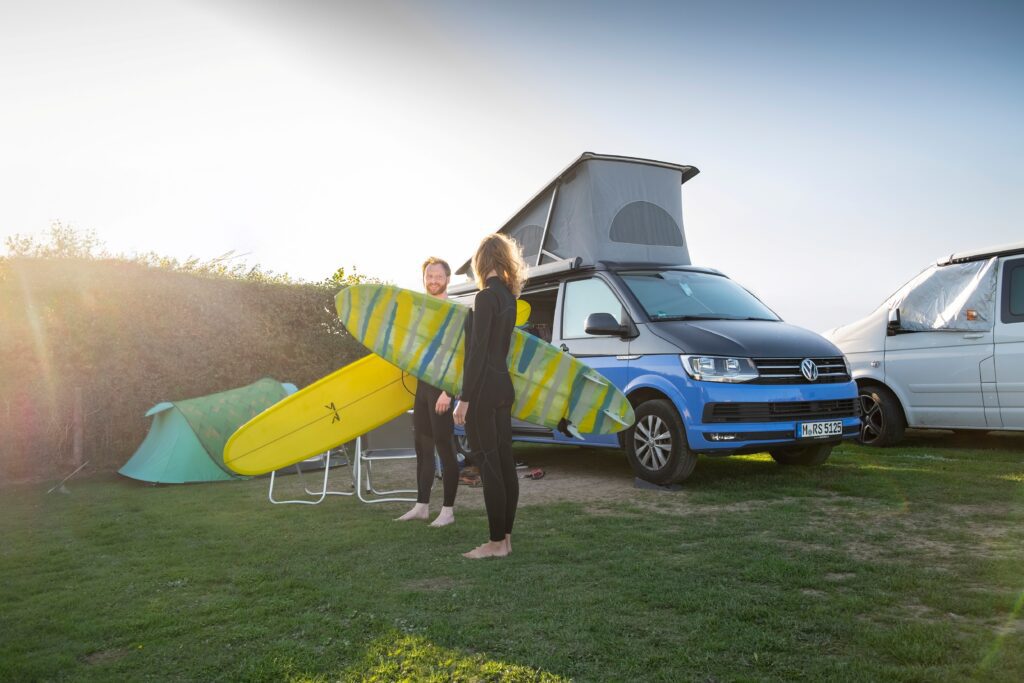 
								Campervan and surfers							